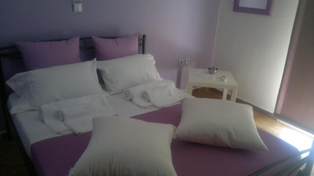 Karmik Concept Pension Afantou Room photo